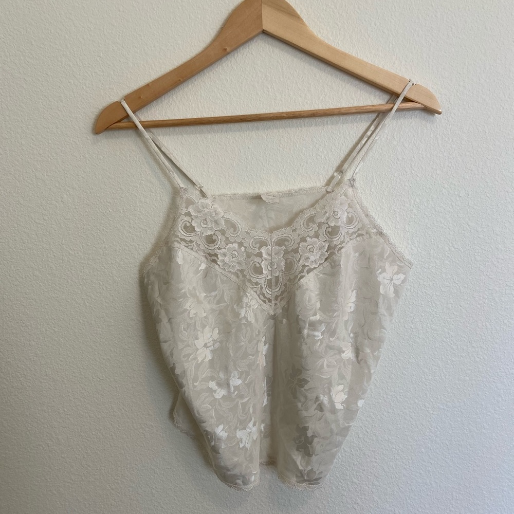 white lace crop tank